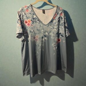Chic Floral V-Neck, light blue, Short Sleeve Top, 1XL